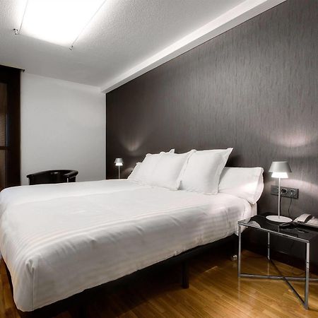 Apartamentos Mendebaldea Suites Pamplona Oda fotoğraf