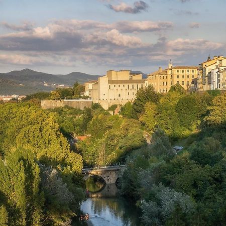 Apartamentos Mendebaldea Suites Pamplona Dış mekan fotoğraf