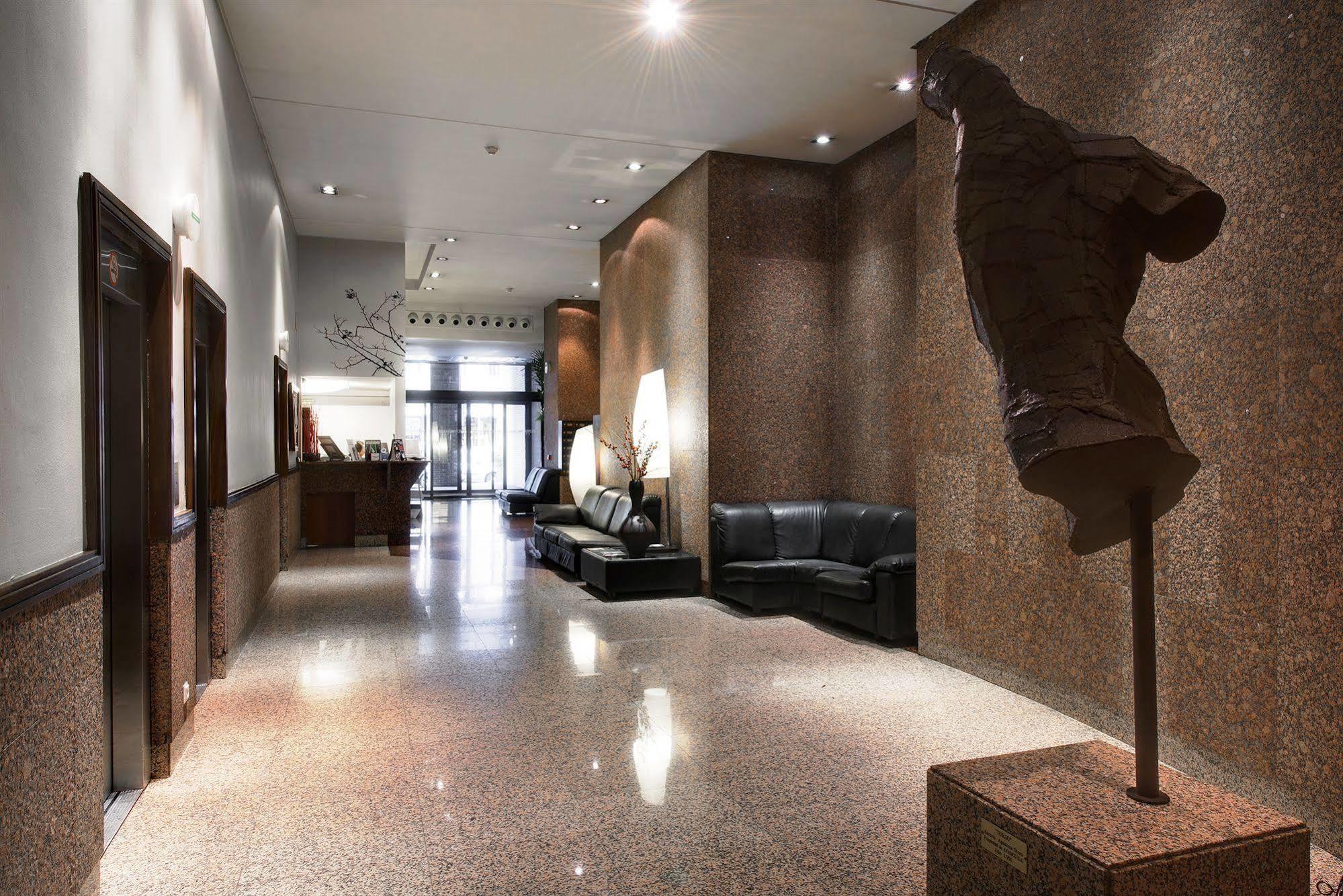 Apartamentos Mendebaldea Suites Pamplona İç mekan fotoğraf