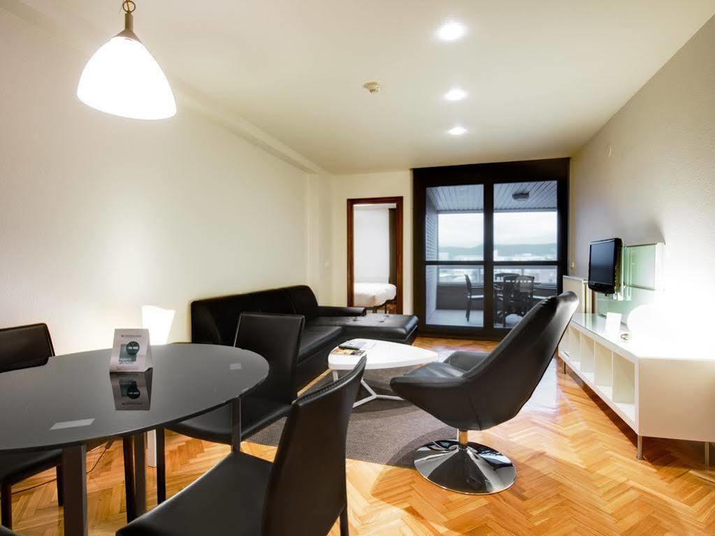 Apartamentos Mendebaldea Suites Pamplona Dış mekan fotoğraf